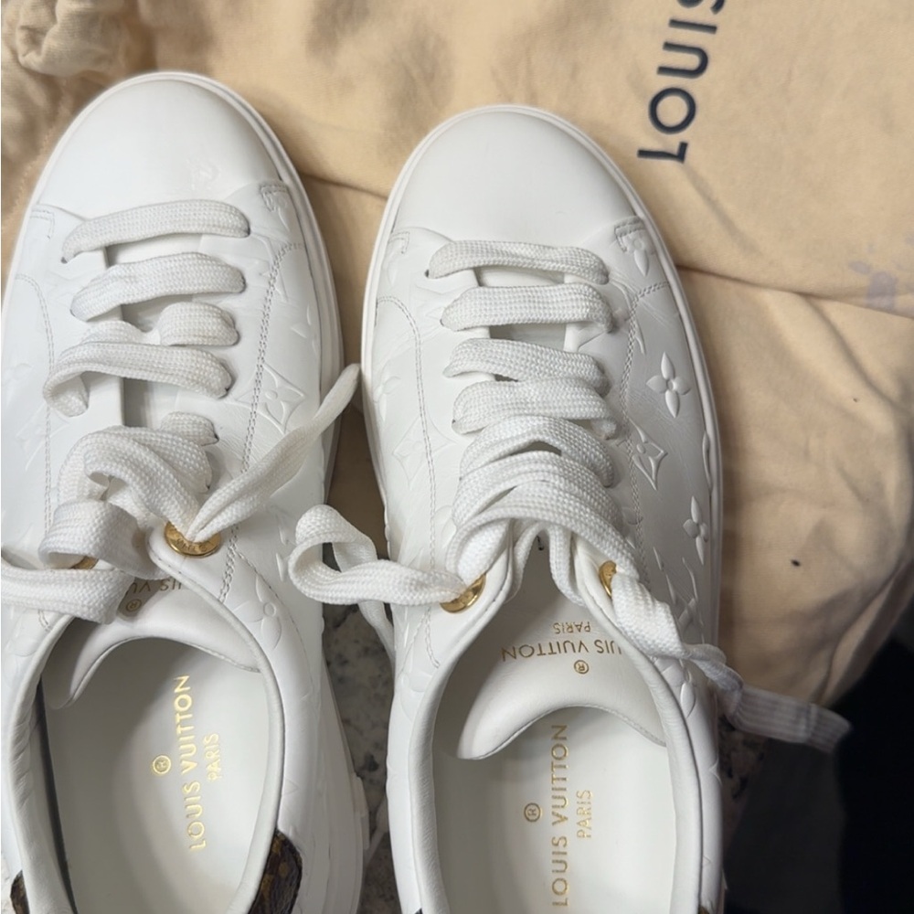 Louis Vuitton Sneakers Authentic - Picture 4 of 13